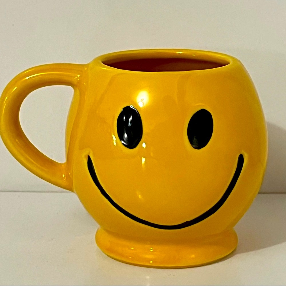 McCoy | Classic Vintage Yellow Happy Face Mug